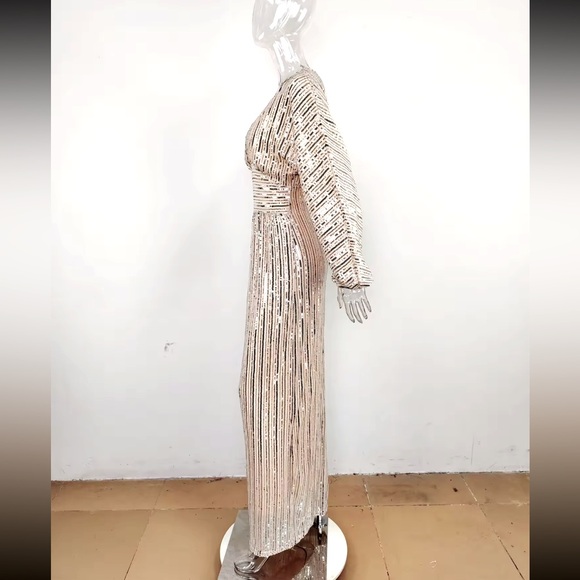 🎉Shine in this Sexy Long Sleeve Sparkly Maxi Dress, perfect for holiday … - Picture 9 of 16